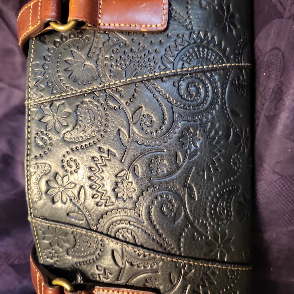 Bag: Authentic Fossil Tooled Embossed Leather Sho… - image 8